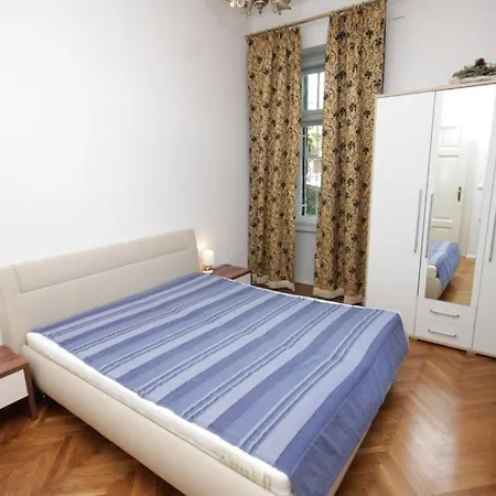 Apartman With A Parking Space - 3436 *